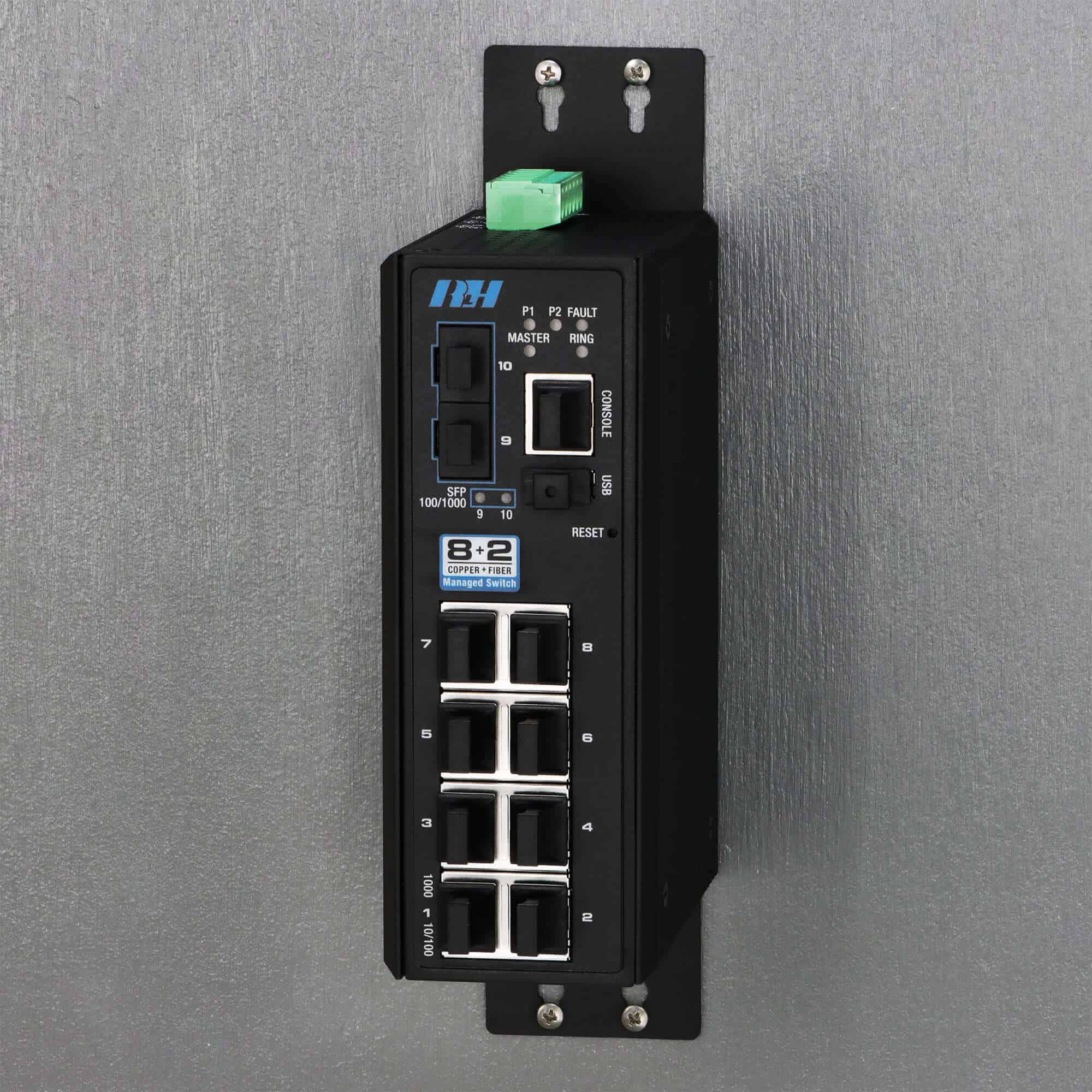Switch Niv2 8 port RJ45 Ggabit + 16 ports fibre optique SFP C890216 